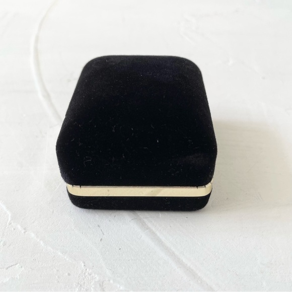 Black velvet ring box vintage ring case vintage black wedding ring case - Picture 8 of 11